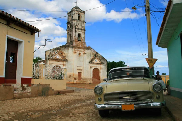 Iglesia Trinidad Con Coche — Foto de Stock