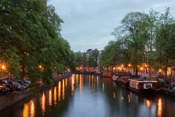 Amsterdam Daki Kanal Köprüsü — Stok fotoğraf