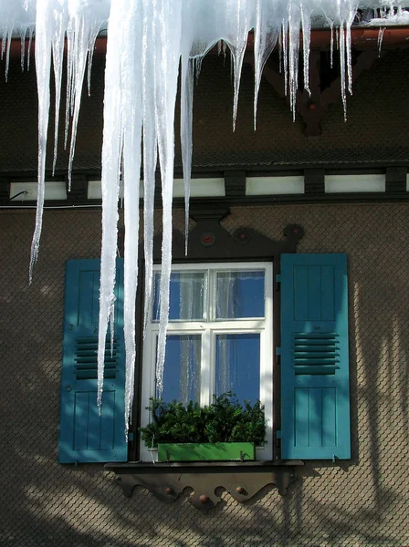 Carámbanos Durante Frío Día Invierno —  Fotos de Stock