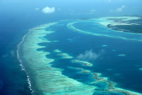 Повітряний Вид Мальдіви Білий Піщаний Пляж Сонячному Тропічному Райському Острові — стокове фото
