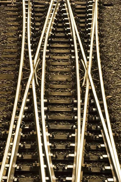 フィールド上の空の列車レール — ストック写真