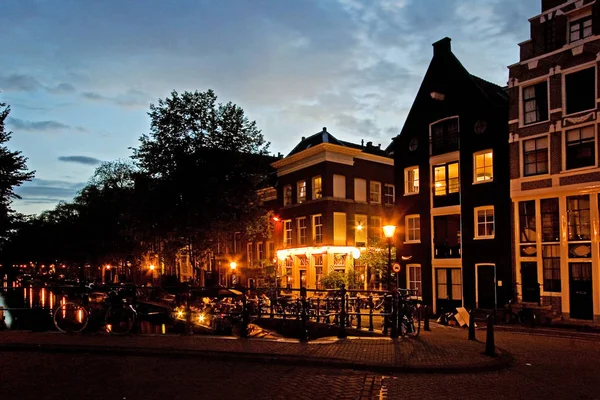 Kanalbrücke Amsterdam — Stockfoto