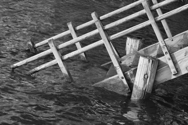 Holztreppen Meer — Stockfoto