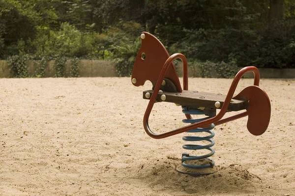 Balançando Cavalo Playground Lado — Fotografia de Stock
