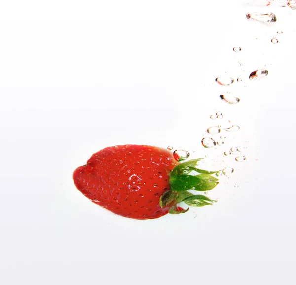 Erdbeere Wasser — Stockfoto