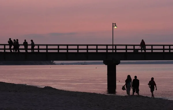 夜は海のそばを — ストック写真