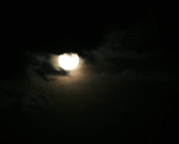 Lua Nuvens Céu Noturno — Fotografia de Stock