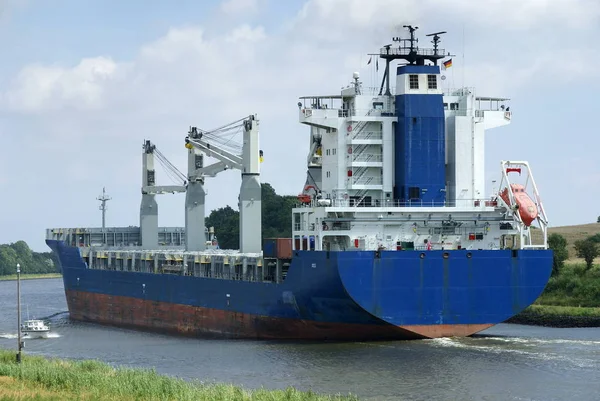 Een 188 Meter Lange Kolos Duwde Langzaam Door Het Kielkanaal — Stockfoto