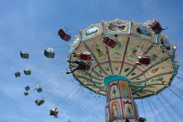 Genieten Van Carrousel Pretpark — Stockfoto