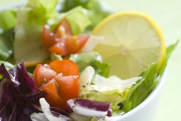 Close Uitzicht Smakelijke Verse Salade — Stockfoto