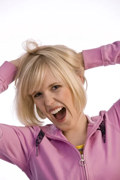 Verrückte Frau Reißt Sich Die Haare — Stockfoto
