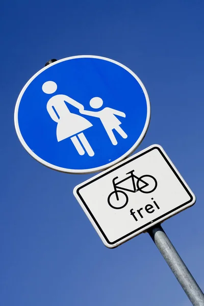 Cykeltävling Jämfört Med Fotgängare — Stockfoto