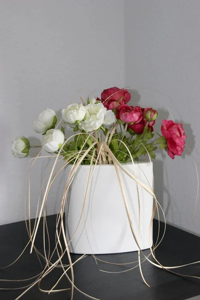 Bouquet Fleurs Dans Vase Sur Table — Photo