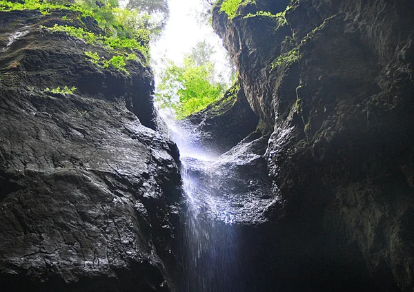 Vista Panorâmica Paisagem Majestosa Com Cachoeira — Fotografia de Stock