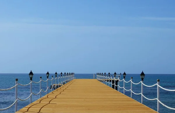 Güneşli Sırt Denize Doğru — Stok fotoğraf