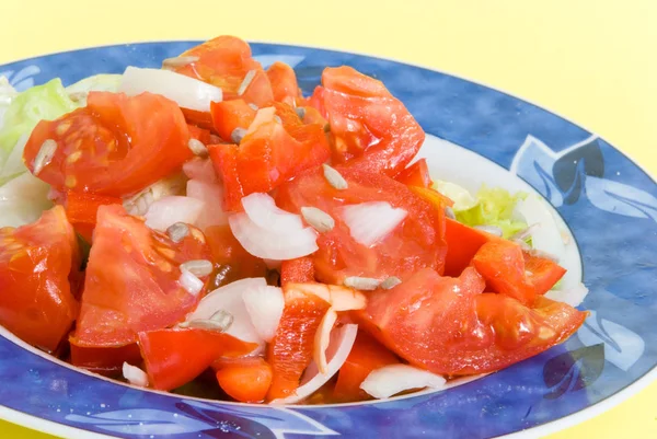 Ensalada Tomate Con Semillas Girasol —  Fotos de Stock