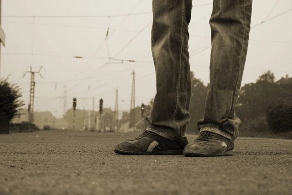 Hombre Mujer Caminando Por Camino — Foto de Stock