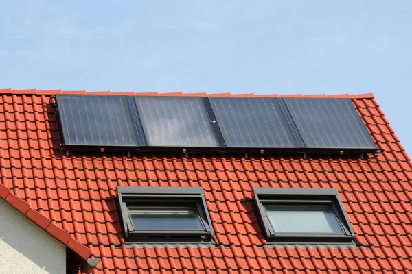 Dach Mit Solarzellen — Stockfoto