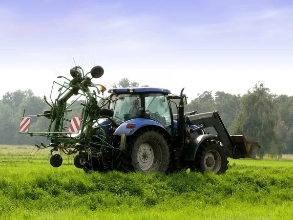 Blå Traktor Fältet — Stockfoto