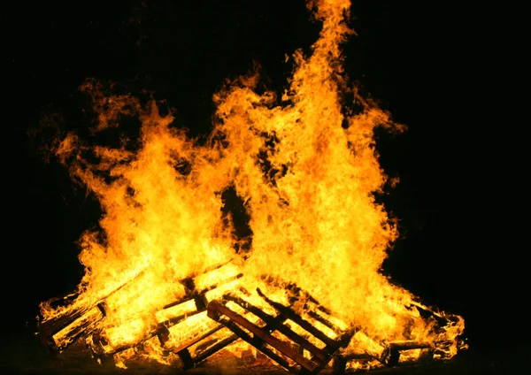 Brinnande Röd Eldslåga — Stockfoto