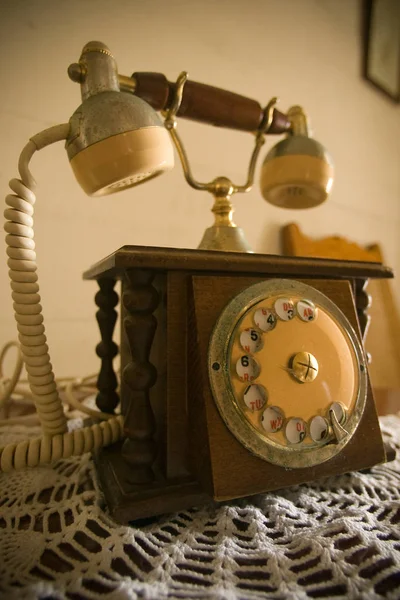 Vieux Téléphone Vintage Sur Table — Photo