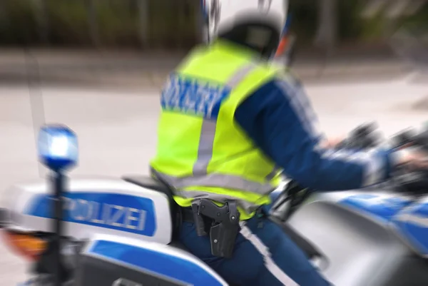 Close Policial Masculino Com Capacete Motorista Estrada — Fotografia de Stock