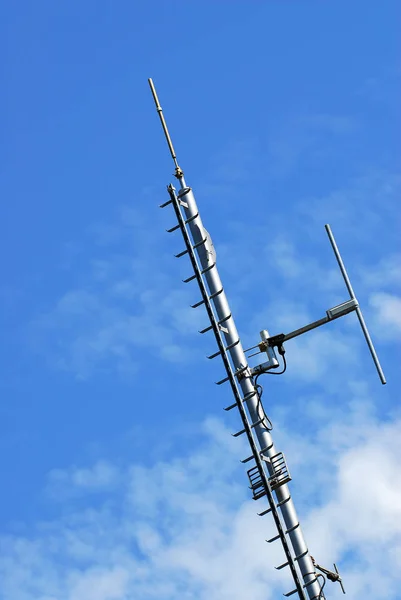 Satellitenantenne Auf Dem Dach — Stockfoto