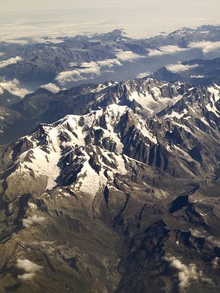 アルプスの山々を背景にした素晴らしい自然 — ストック写真