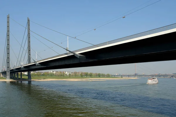 Рейн Является Одной Крупнейших Европейских Рек Которая Имеет Свои Истоки — стоковое фото