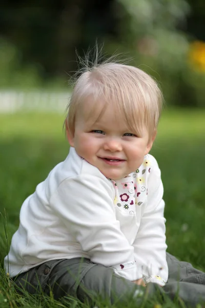 Baby Posing Meadow — Stock Photo, Image