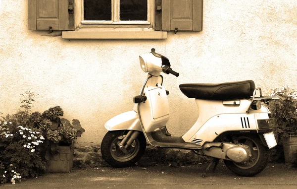 Scooter Vintage Dans Rue — Photo