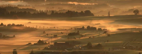 Krajina Mlhou Mraky — Stock fotografie