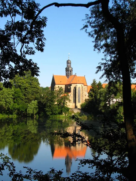 Monastère Marienrode Encadré Par Des Arbres — Photo