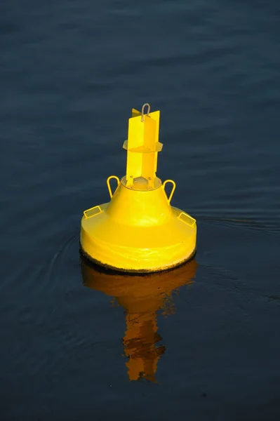 Bouée Jaune Dans Eau — Photo