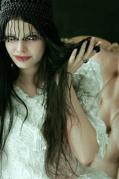 Schönes Mädchen Einem Weißen Kleid Mit Schleier — Stockfoto