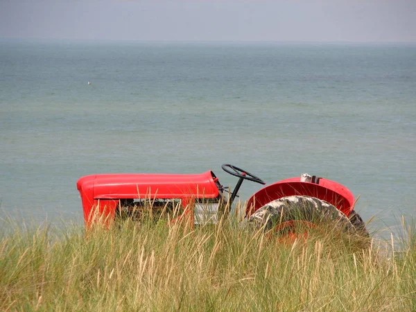 Stary Ciągnik Plaży — Zdjęcie stockowe