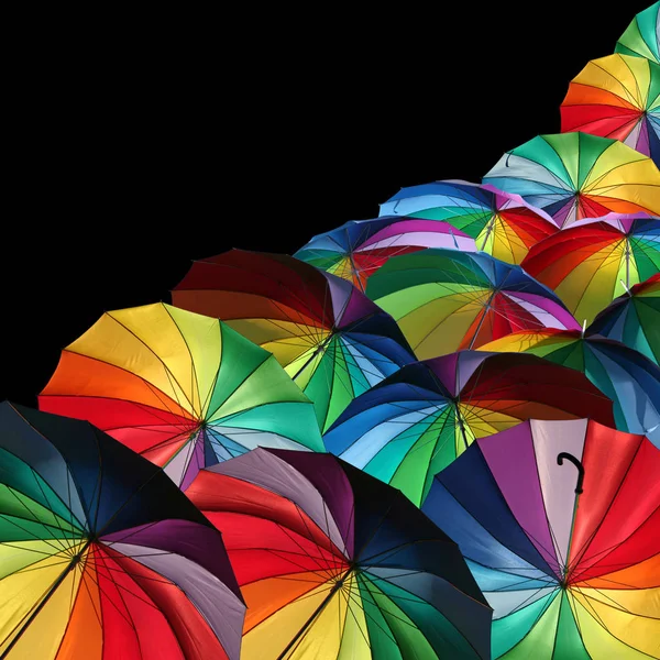 Bunte Regenschirme Isoliert Auf Schwarzem Hintergrund — Stockfoto