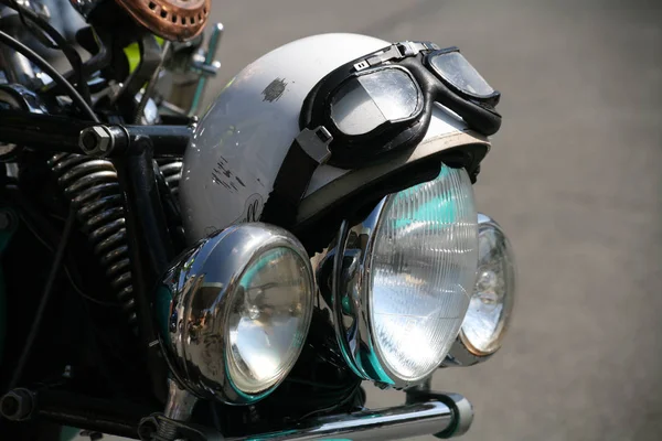 Motocicleta Capacete Fundo Preto — Fotografia de Stock
