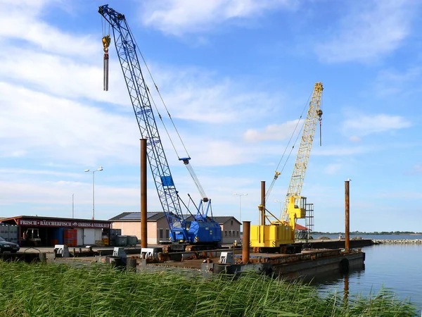 Zwei Schiffskräne Stahlbrode — Stockfoto