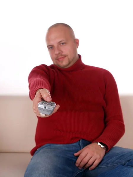 Jeune Homme Regarder Télévision Télécommande — Photo