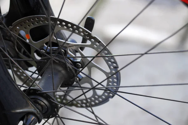 배경에 자전거 바퀴와 자전거 — 스톡 사진