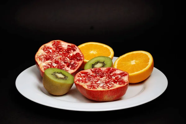 Frischer Obstsalat Mit Pfirsichen Grapefruit Kiwi Mango Banane Einer Schüssel — Stockfoto
