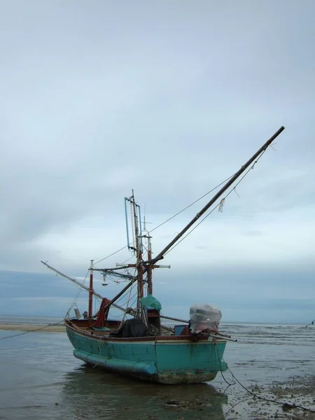 Zicht Vissersboot Aan Kust — Stockfoto