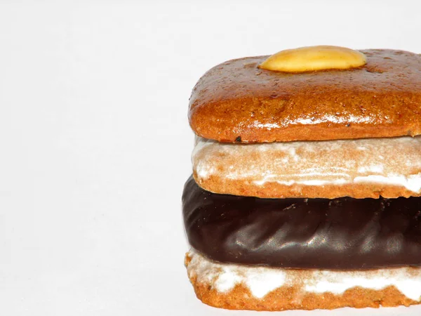 Beyaz Arka Planda Çikolata Kaplı Donut — Stok fotoğraf