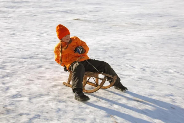 Jongen Paardrijden Slee Winter Berg — Stockfoto