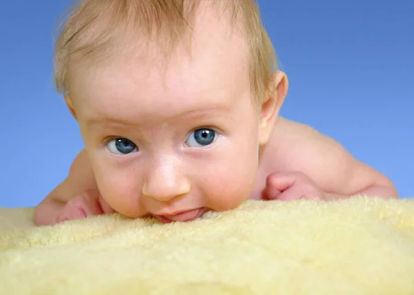 Potret Tertutup Bayi Lucu — Stok Foto