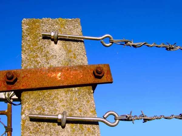 Rusty Metal Padlock Fence — Stock Photo, Image