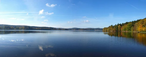 Zioło Nad Jeziorem — Zdjęcie stockowe