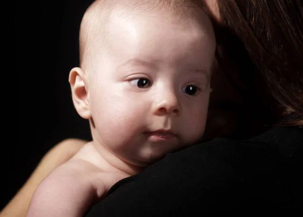 Yeni Doğmuş Küçük Bebek Aile Bakımı — Stok fotoğraf