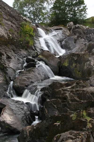 Bela Cachoeira Fundo Natureza — Fotografia de Stock